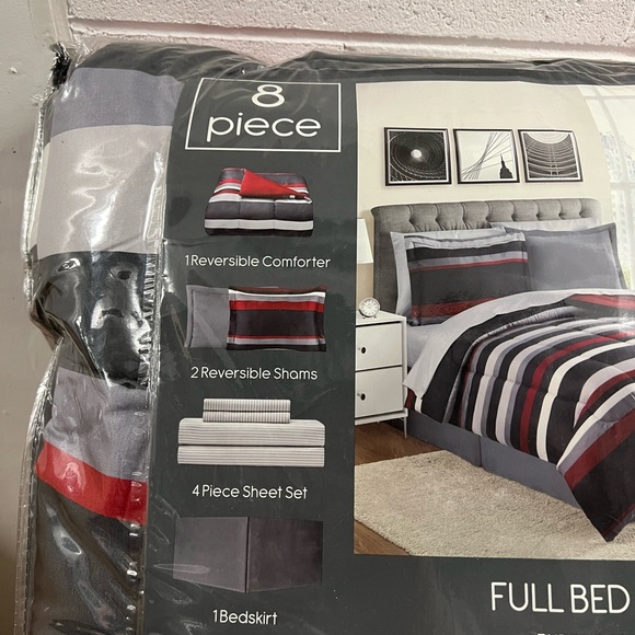 BNIB 8 piece reversible bedding ensemble - Picture 3 of 4